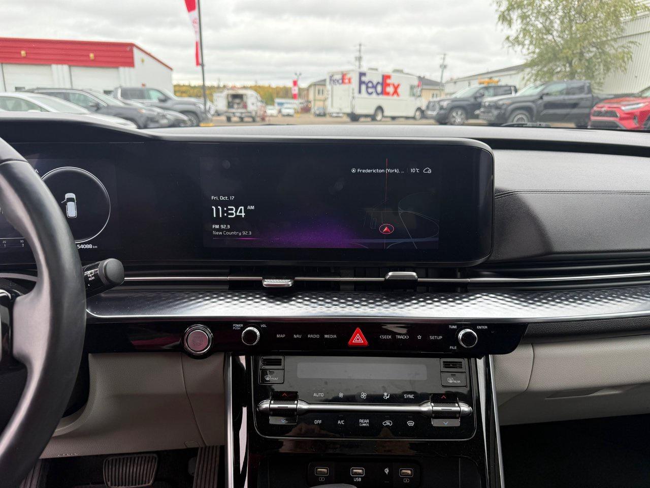 2023 Kia Carnival SX Photo