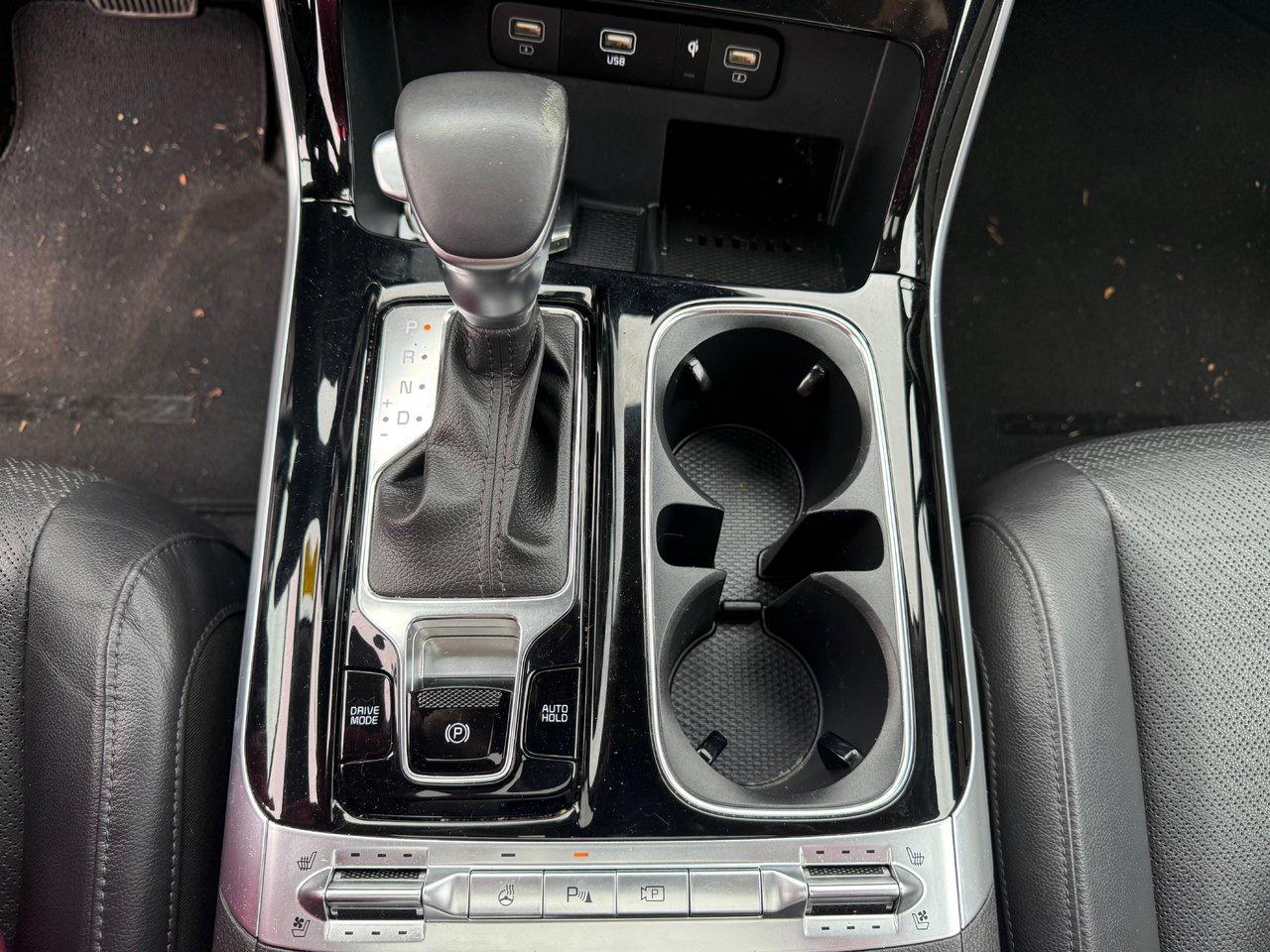 2023 Kia Carnival SX Photo