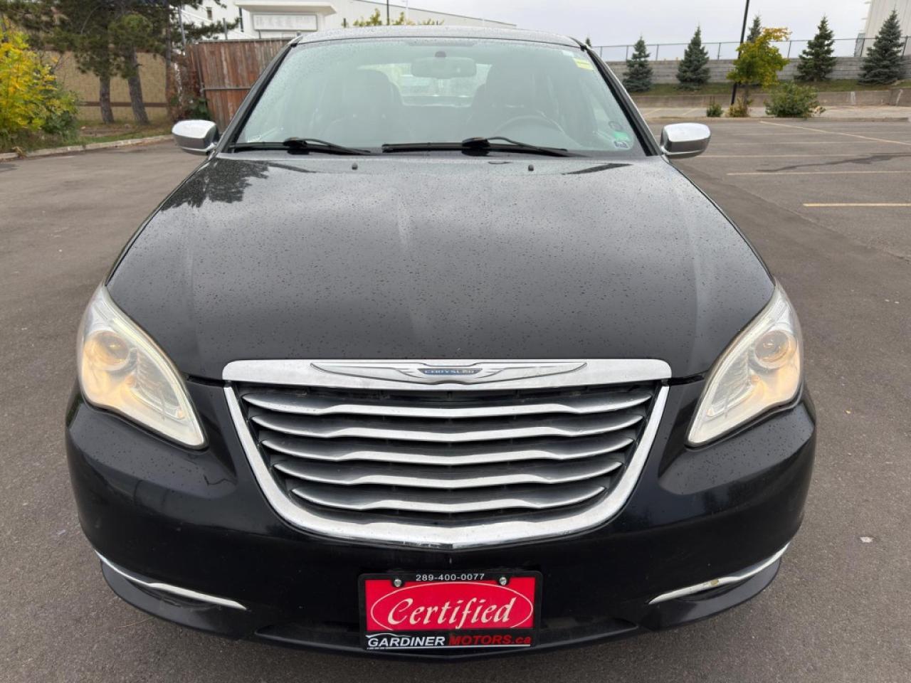 Used 2013 Chrysler 200 Limited 2dr Convertible Automatic for sale in Mississauga, ON