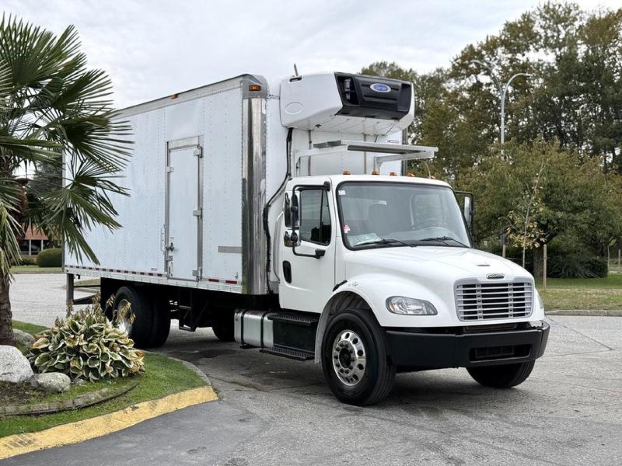 Used 2018 Freightliner M2106 22 Foot Cummins Reefer Cube Van for sale in Burnaby, BC