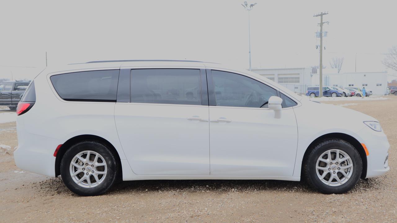 2021 Chrysler Pacifica Touring-L Photo5