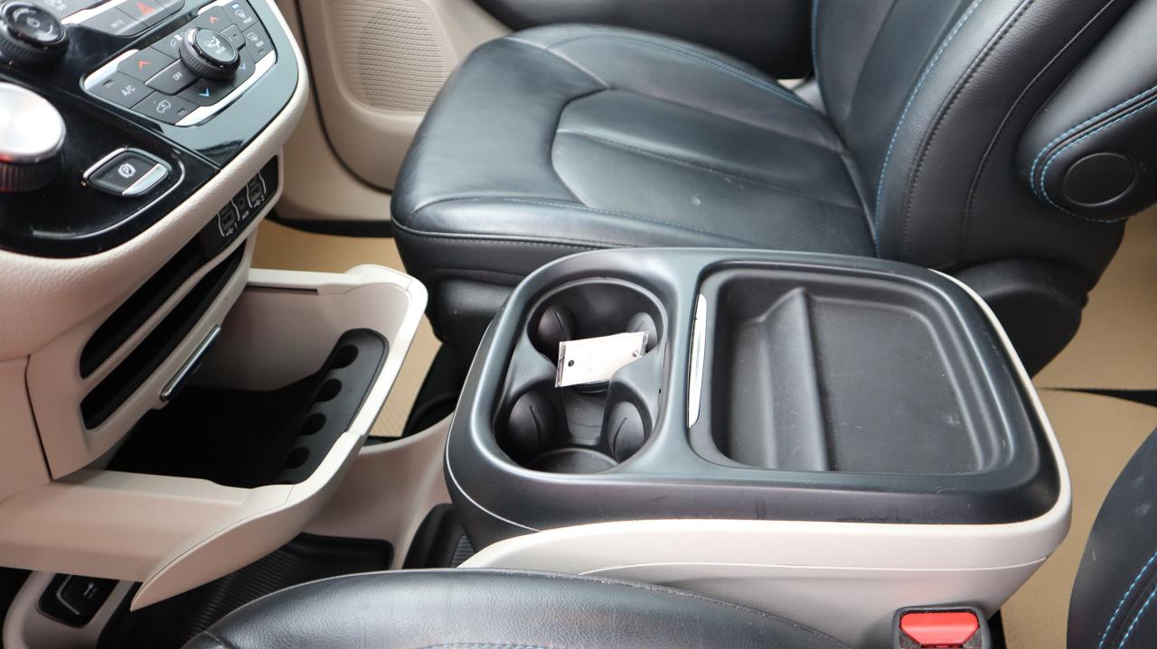 2021 Chrysler Pacifica Touring-L Photo5