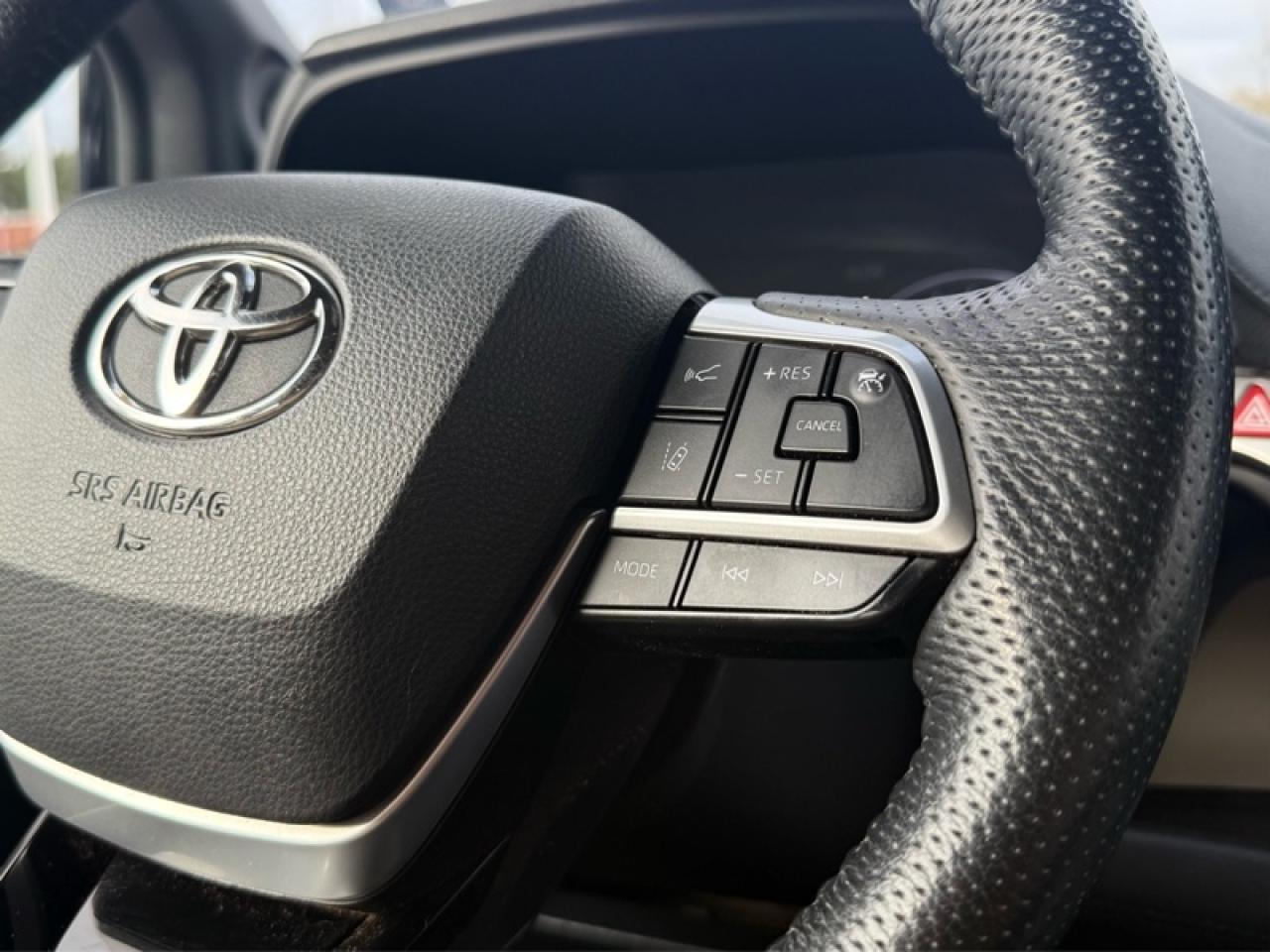 2021 Toyota Sienna Limited 7-Passenger AWD  - Heated Seats Photo