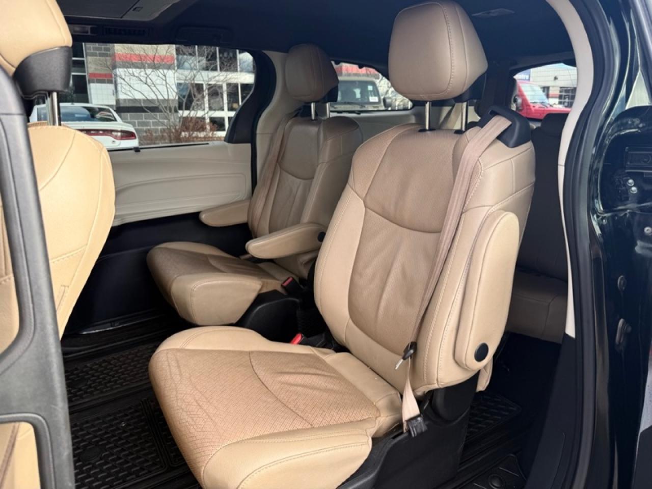 2021 Toyota Sienna Limited 7-Passenger AWD  - Heated Seats Photo