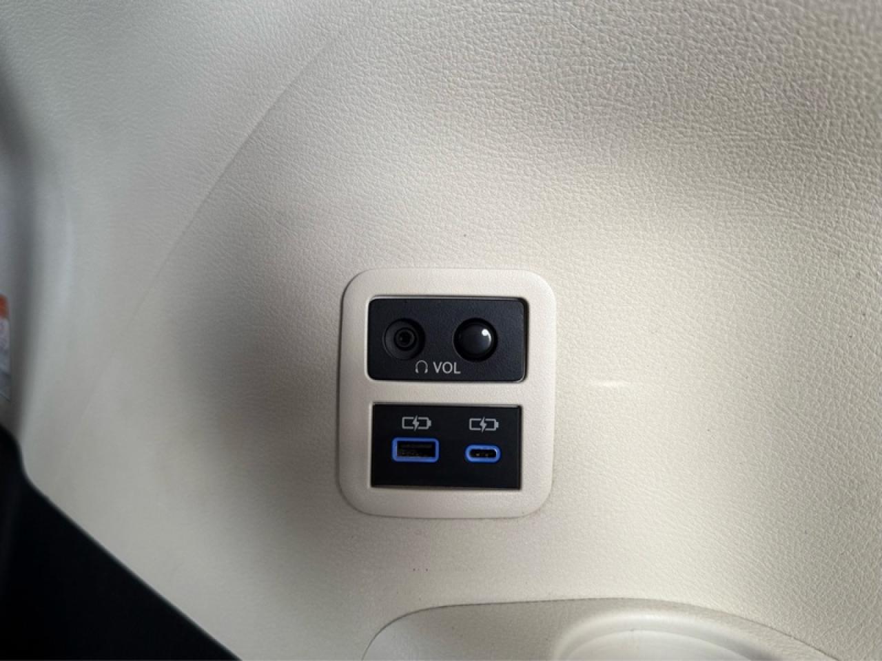 2021 Toyota Sienna Limited 7-Passenger AWD  - Heated Seats Photo