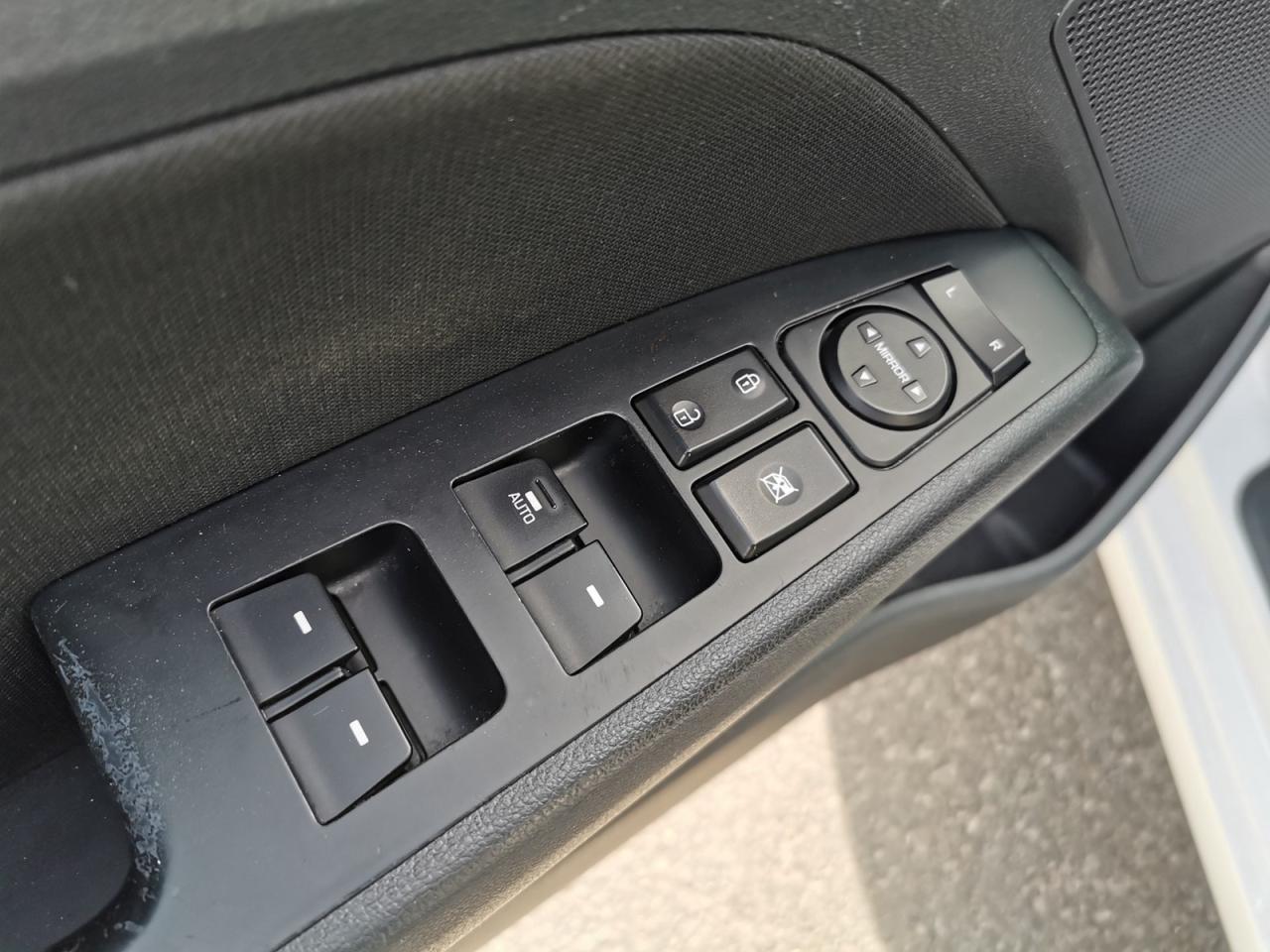2019 Hyundai Elantra Limited - Photo #9