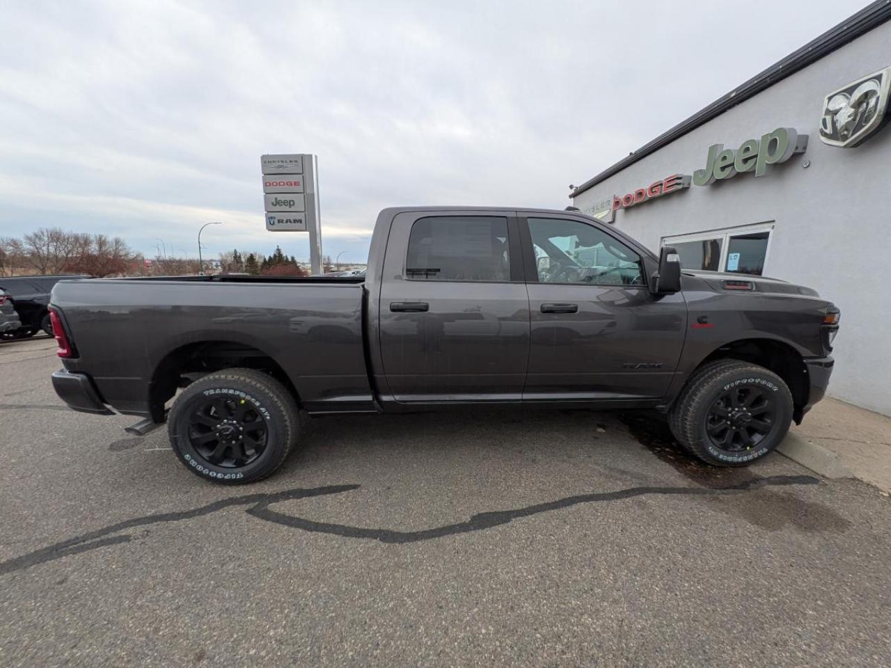 2026 RAM 3500 Big Horn 4x4 Crew Cab 6'4" Box Photo3