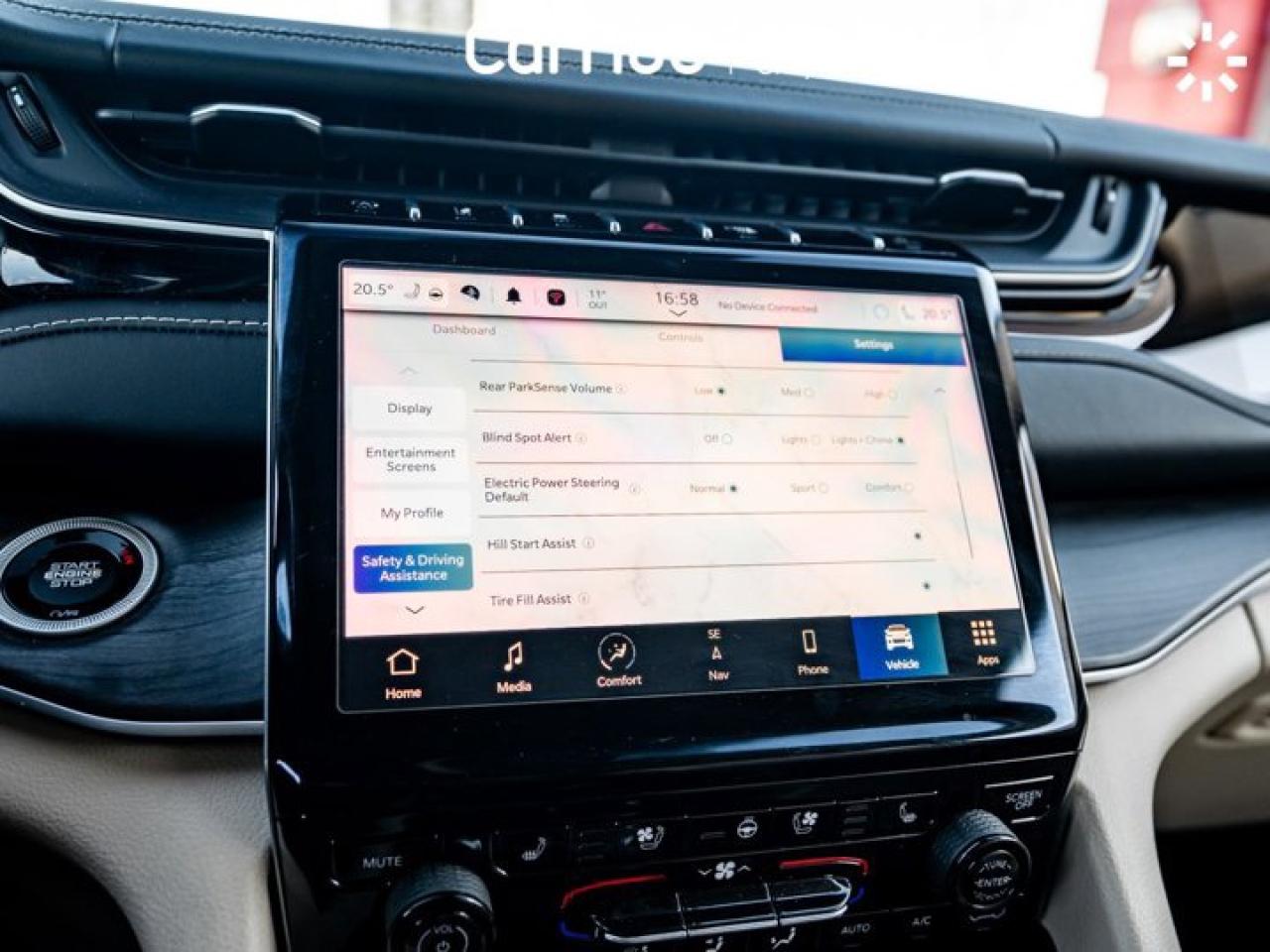 2022 Jeep Grand Cherokee L Limited Luxury Tech Group II  Black Appearance Package Photo