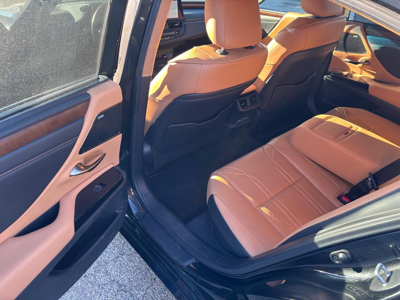 2024 Lexus ES ES 300h Ultra Luxury Trim: - Photo #4