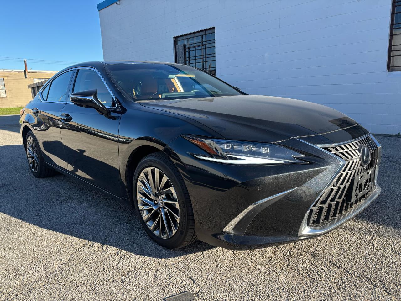 Used 2024 Lexus ES ES 300h Ultra Luxury Trim: for sale in Toronto, ON