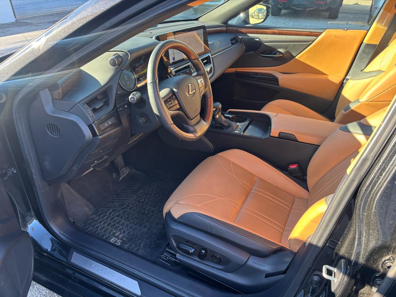 2024 Lexus ES ES 300h Ultra Luxury Trim: - Photo #3