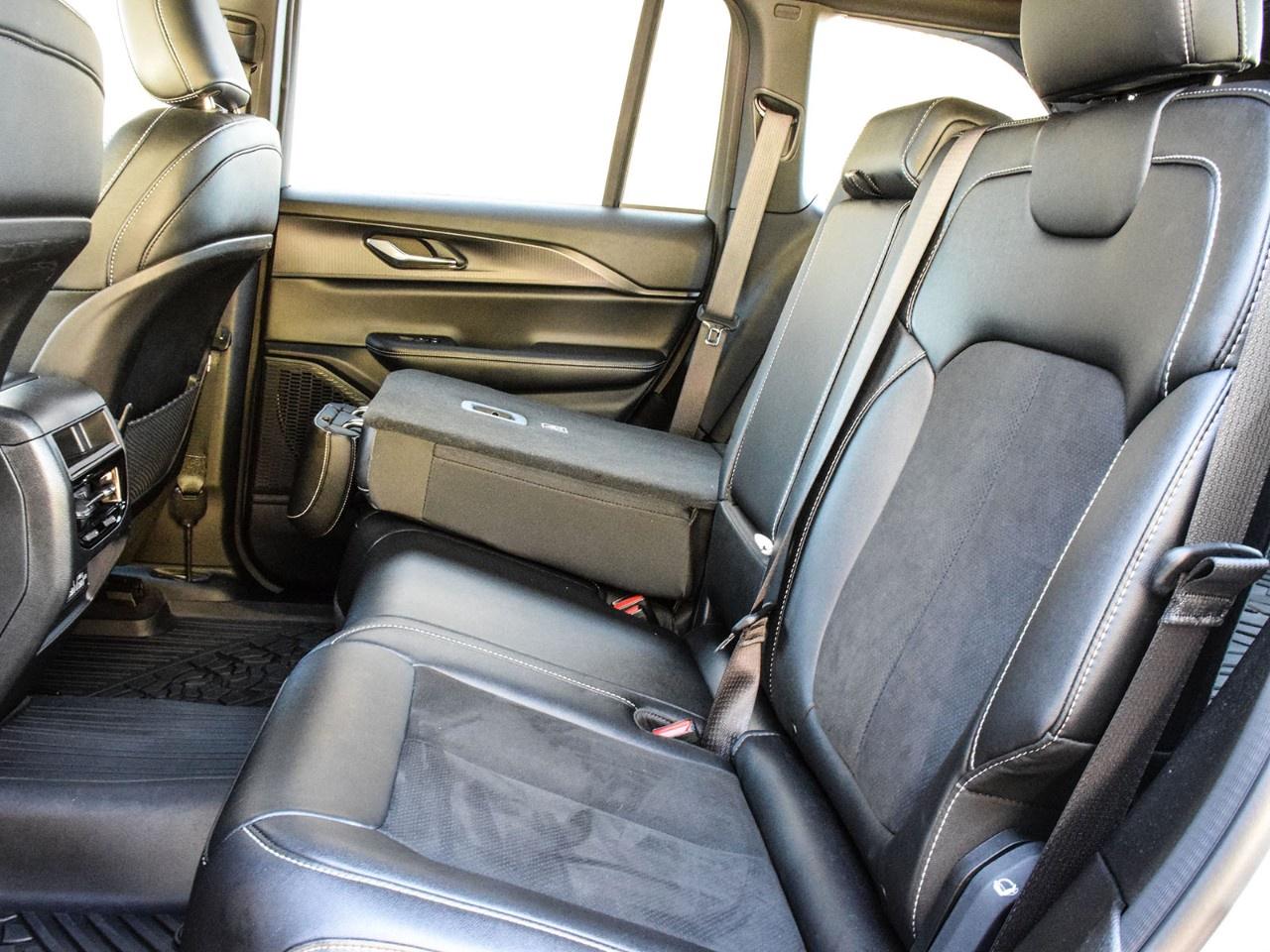 2024 Jeep Grand Cherokee ALTITUDE 4X4 Photo