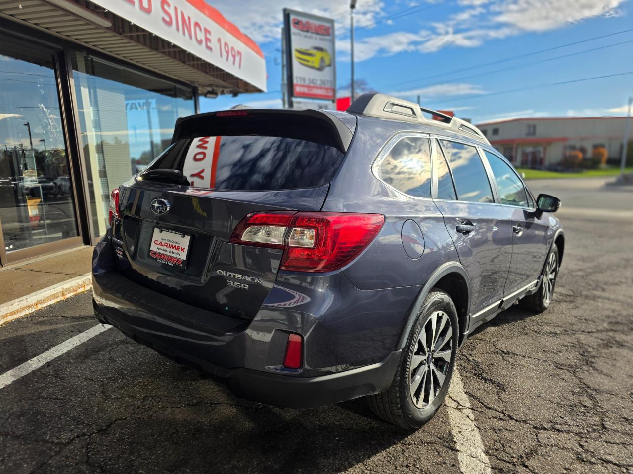 2016 Subaru Outback 3.6R Limited Package **SALE PENDING** Photo4