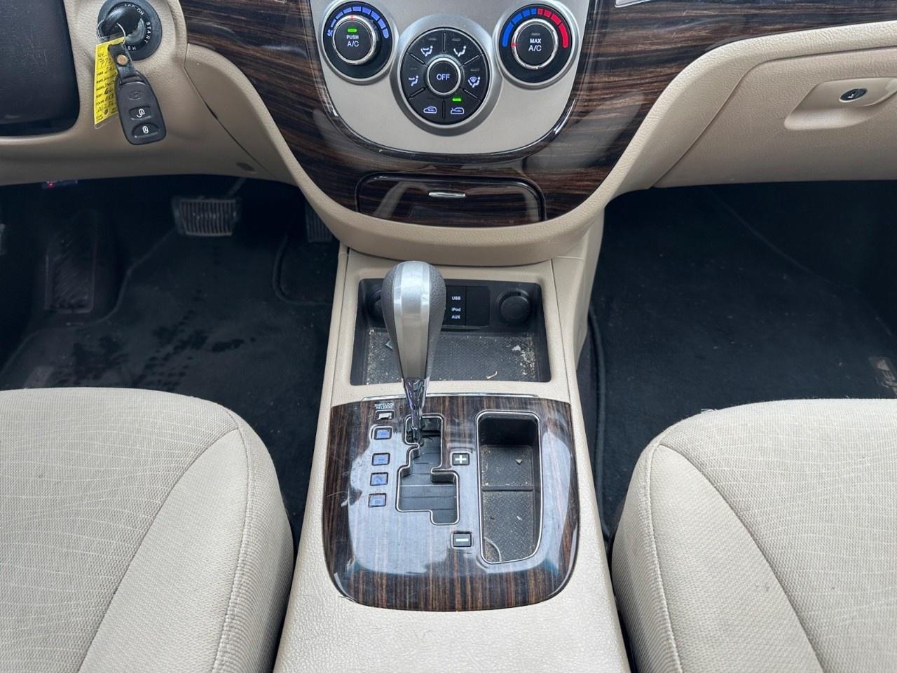 2011 Hyundai Santa Fe FWD 4dr I4 Auto GL Photo