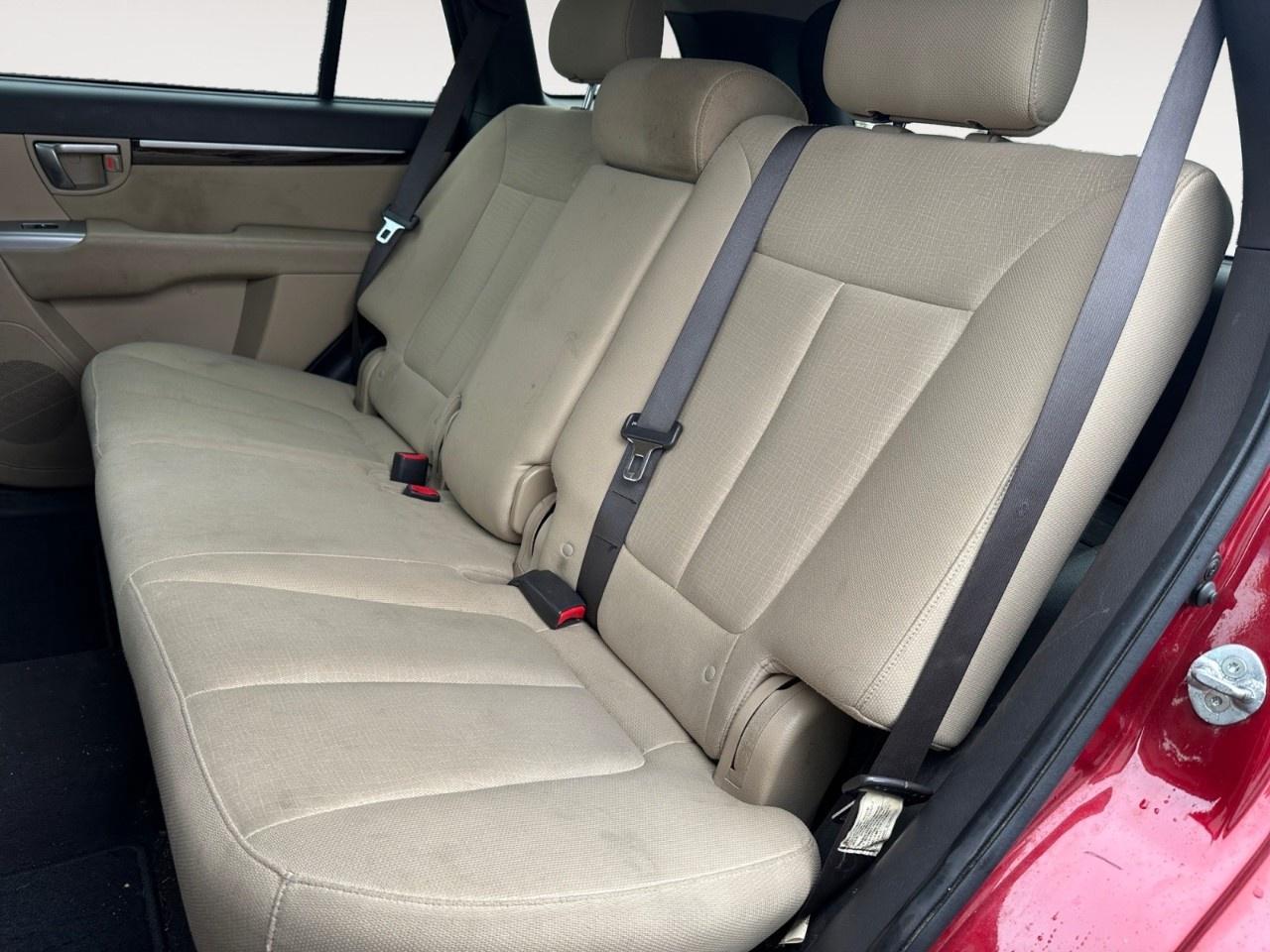 2011 Hyundai Santa Fe FWD 4dr I4 Auto GL Photo