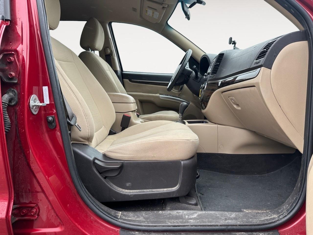 2011 Hyundai Santa Fe FWD 4dr I4 Auto GL Photo