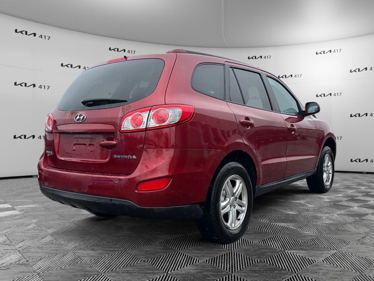 2011 Hyundai Santa Fe FWD 4dr I4 Auto GL Photo