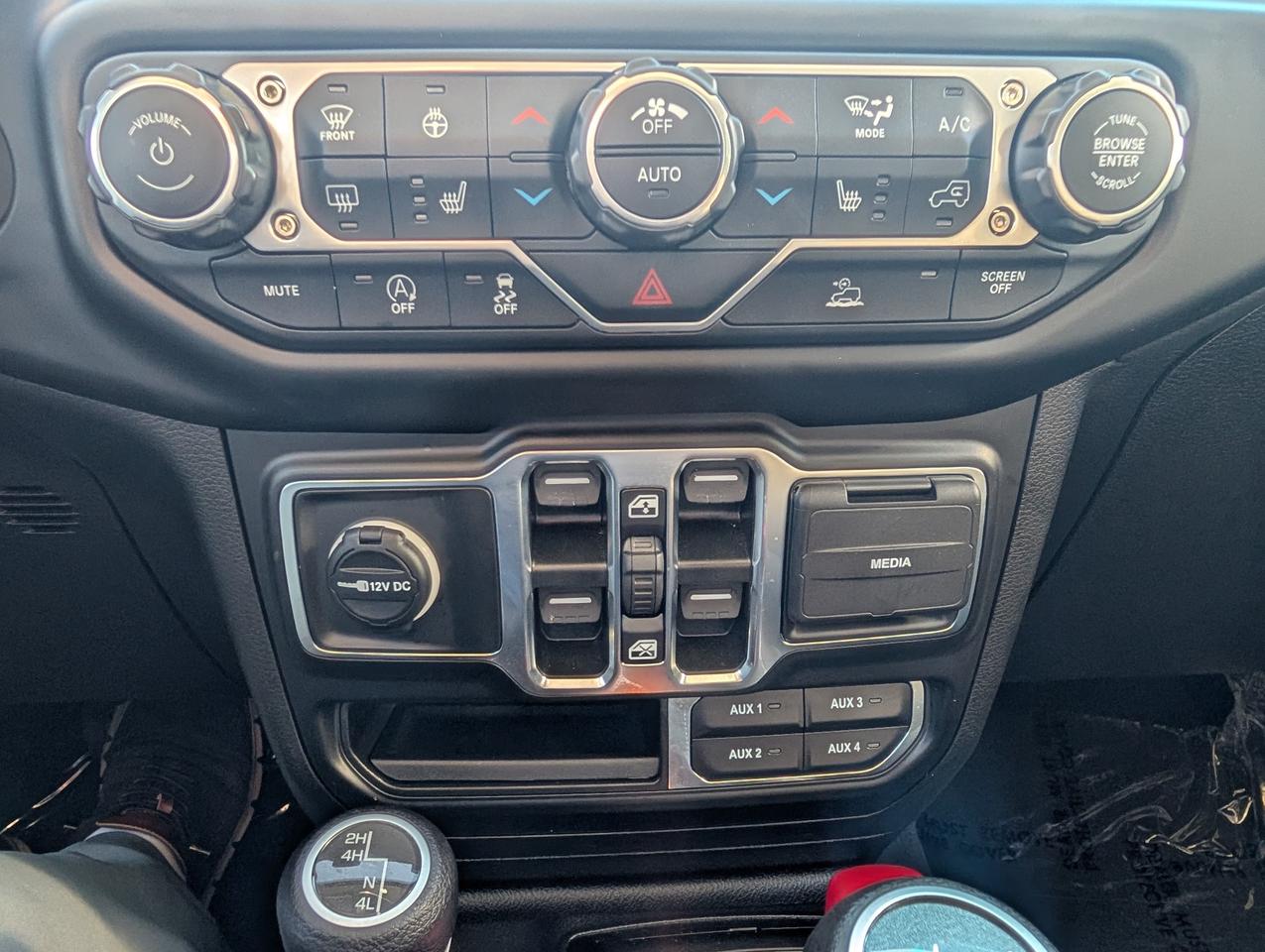 2023 Jeep Wrangler Sahara Photo