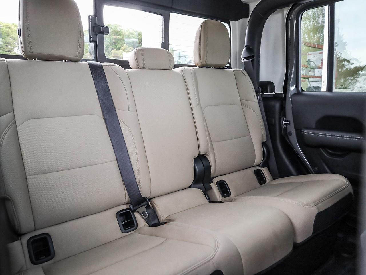 2021 Jeep Gladiator Overland Photo