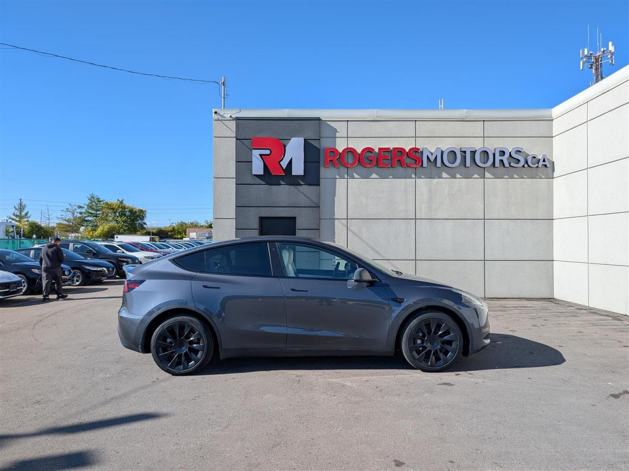 2022 Tesla Model Y LONG RANGE AWD - WHITE INTERIOR - DUAL MOTOR