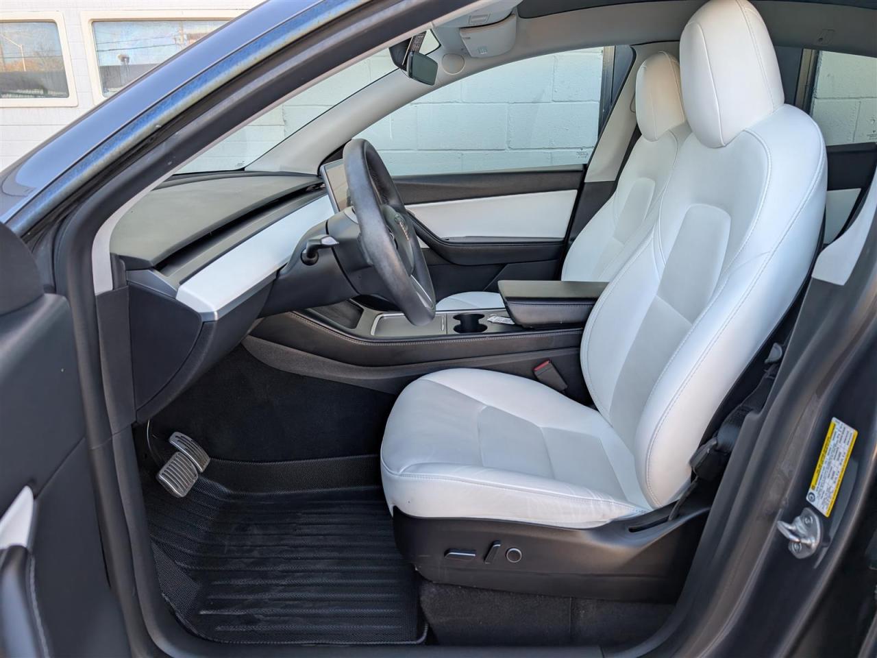 2022 Tesla Model Y LONG RANGE AWD - WHITE INTERIOR - DUAL MOTOR