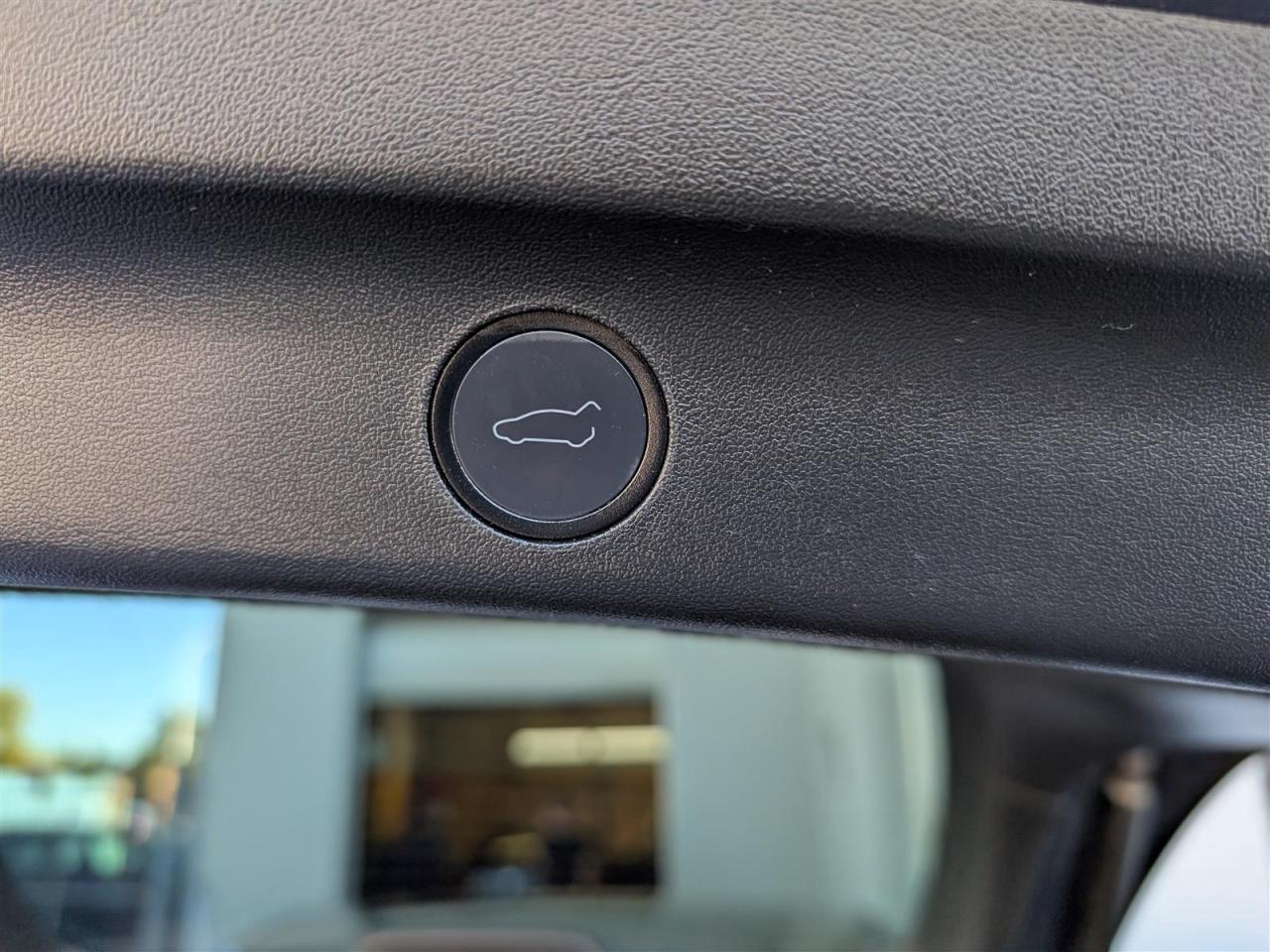2022 Tesla Model Y LONG RANGE AWD - WHITE INTERIOR - DUAL MOTOR