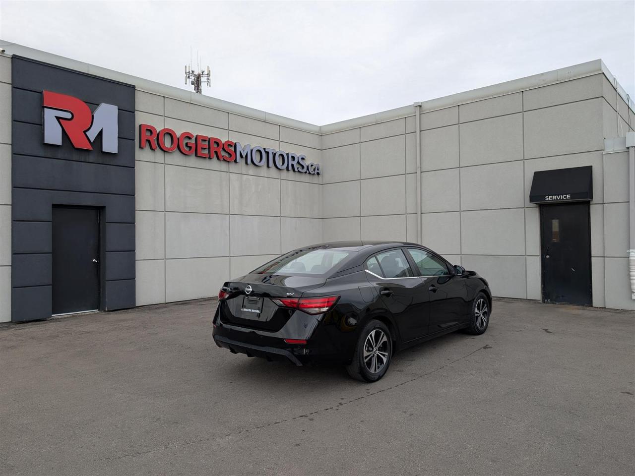 2023 Nissan Sentra SV - HTD SEATS - REV CAM - TECH FEATS Photo4