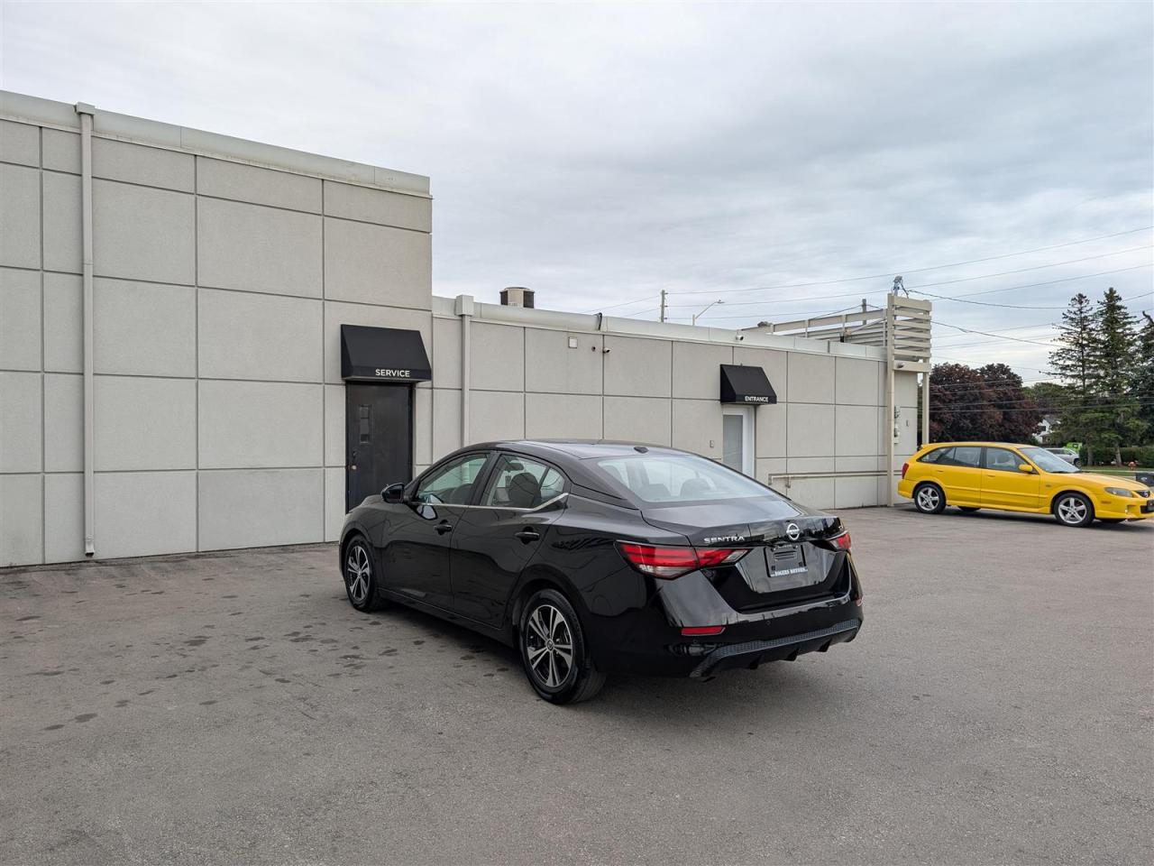 2023 Nissan Sentra SV - HTD SEATS - REV CAM - TECH FEATS Photo2