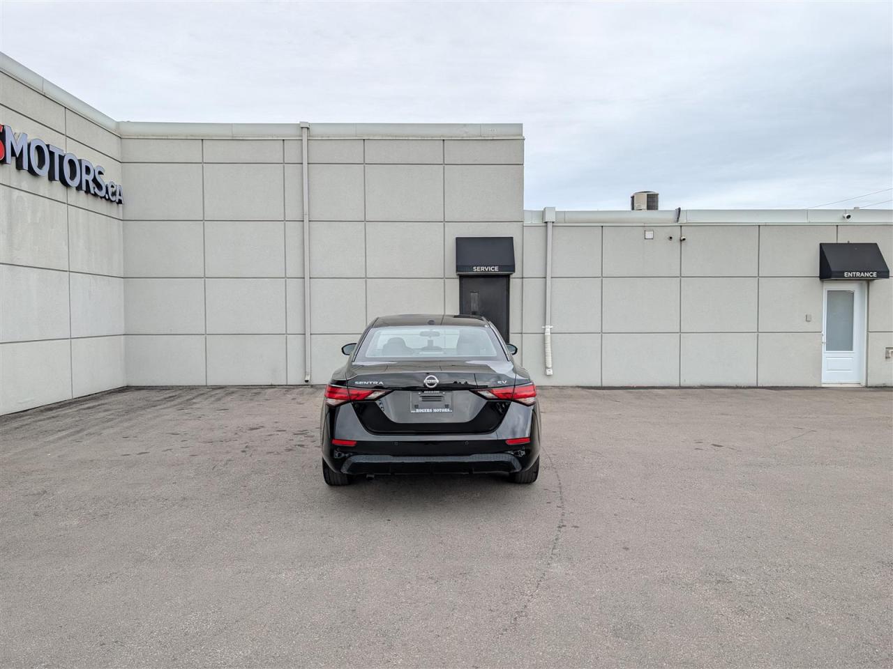 2023 Nissan Sentra SV - HTD SEATS - REV CAM - TECH FEATS Photo3