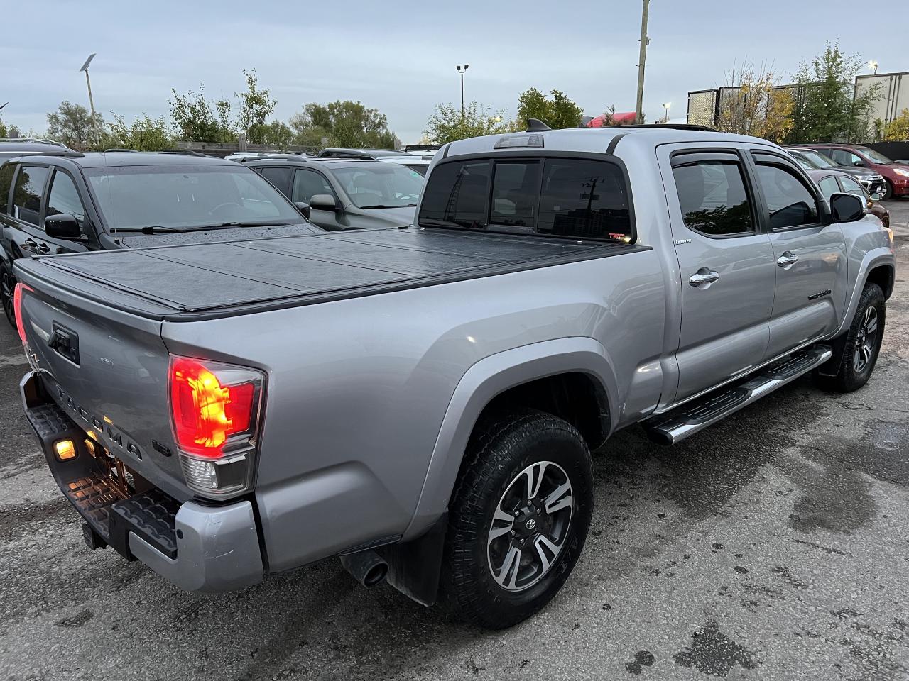 2016 Toyota Tacoma LIMITED Photo4