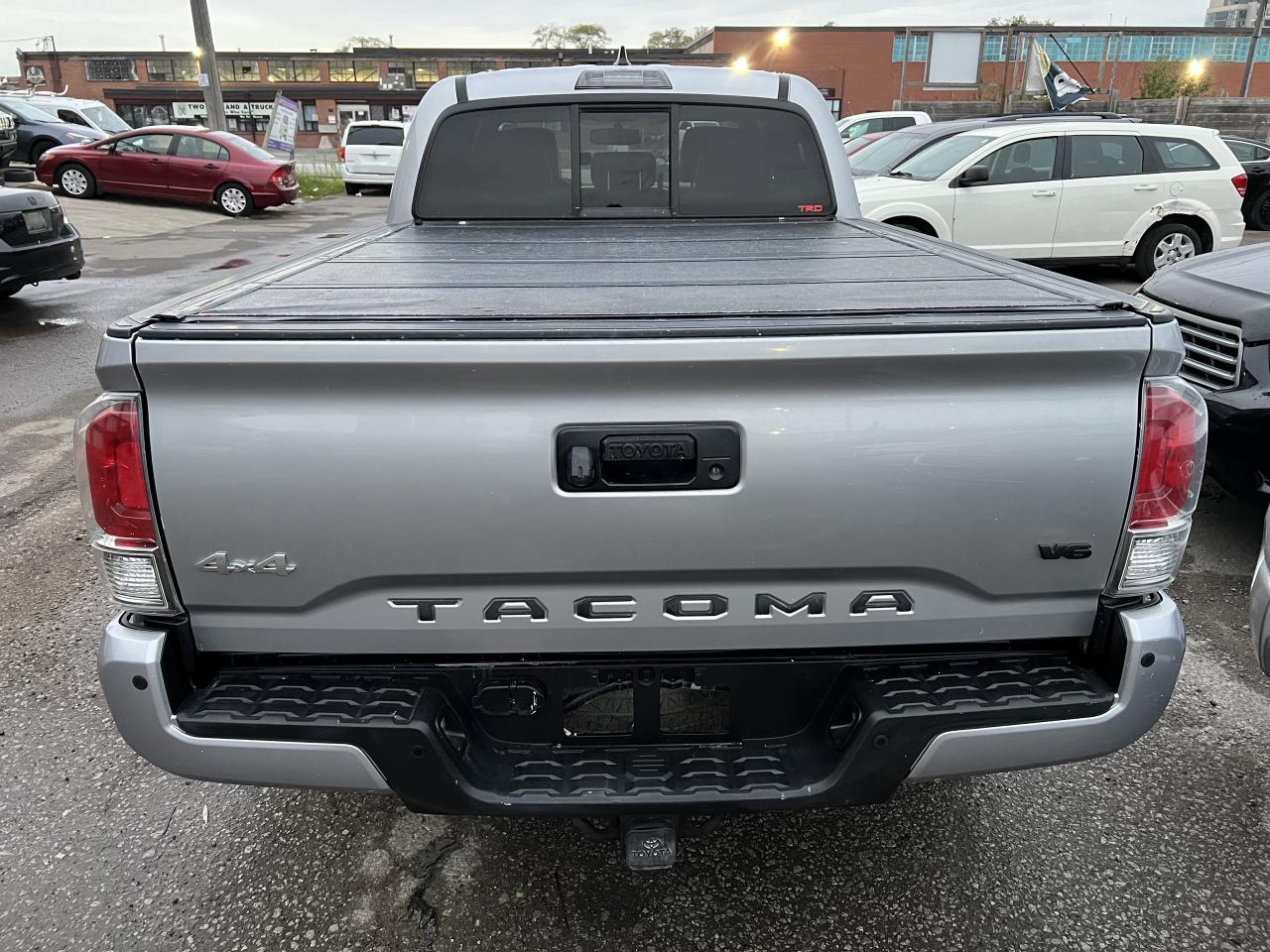 2016 Toyota Tacoma LIMITED Photo3
