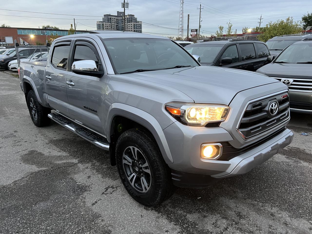 2016 Toyota Tacoma LIMITED Photo