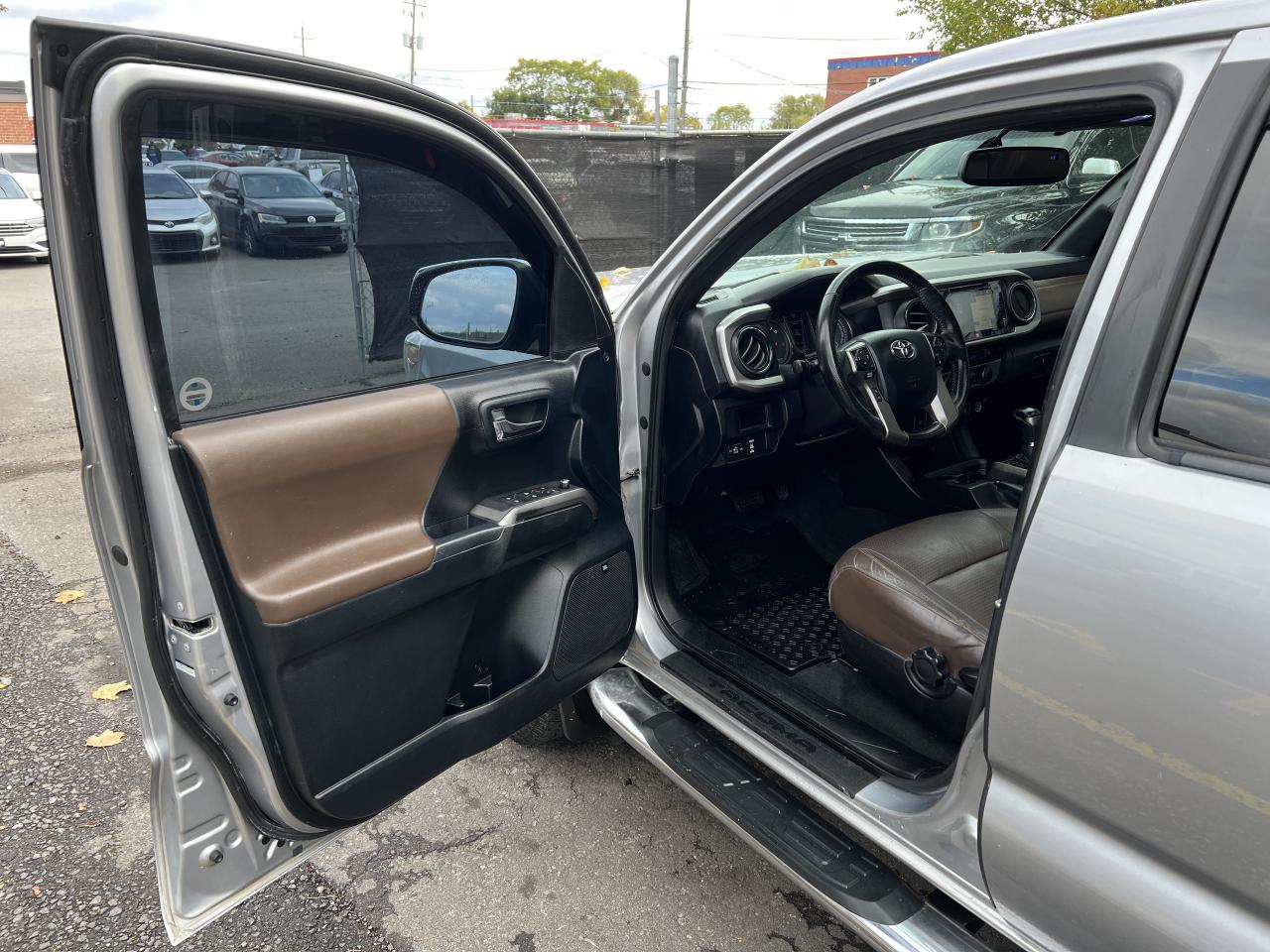 2016 Toyota Tacoma LIMITED Photo