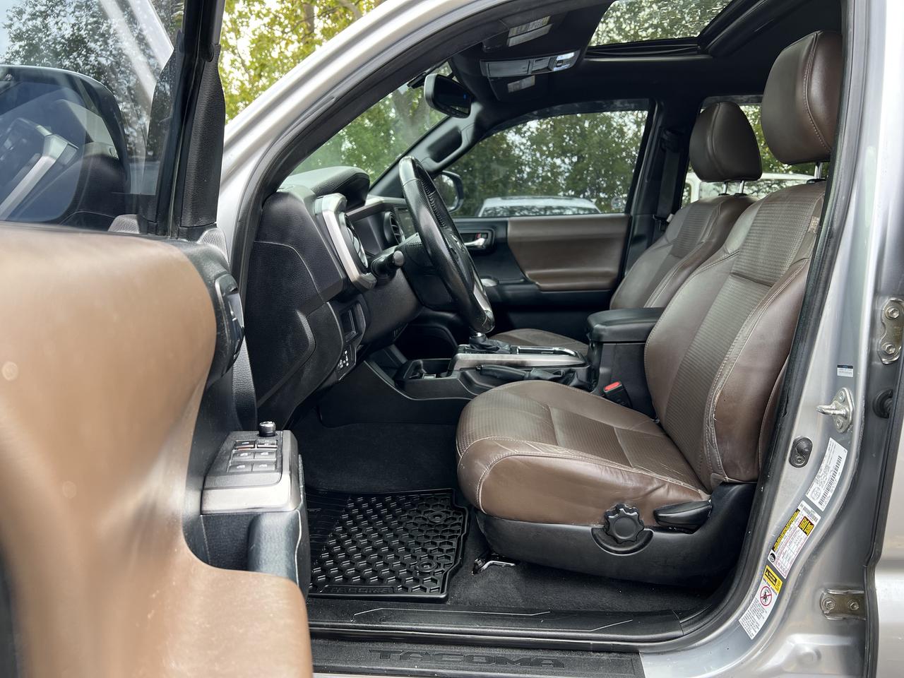 2016 Toyota Tacoma LIMITED Photo