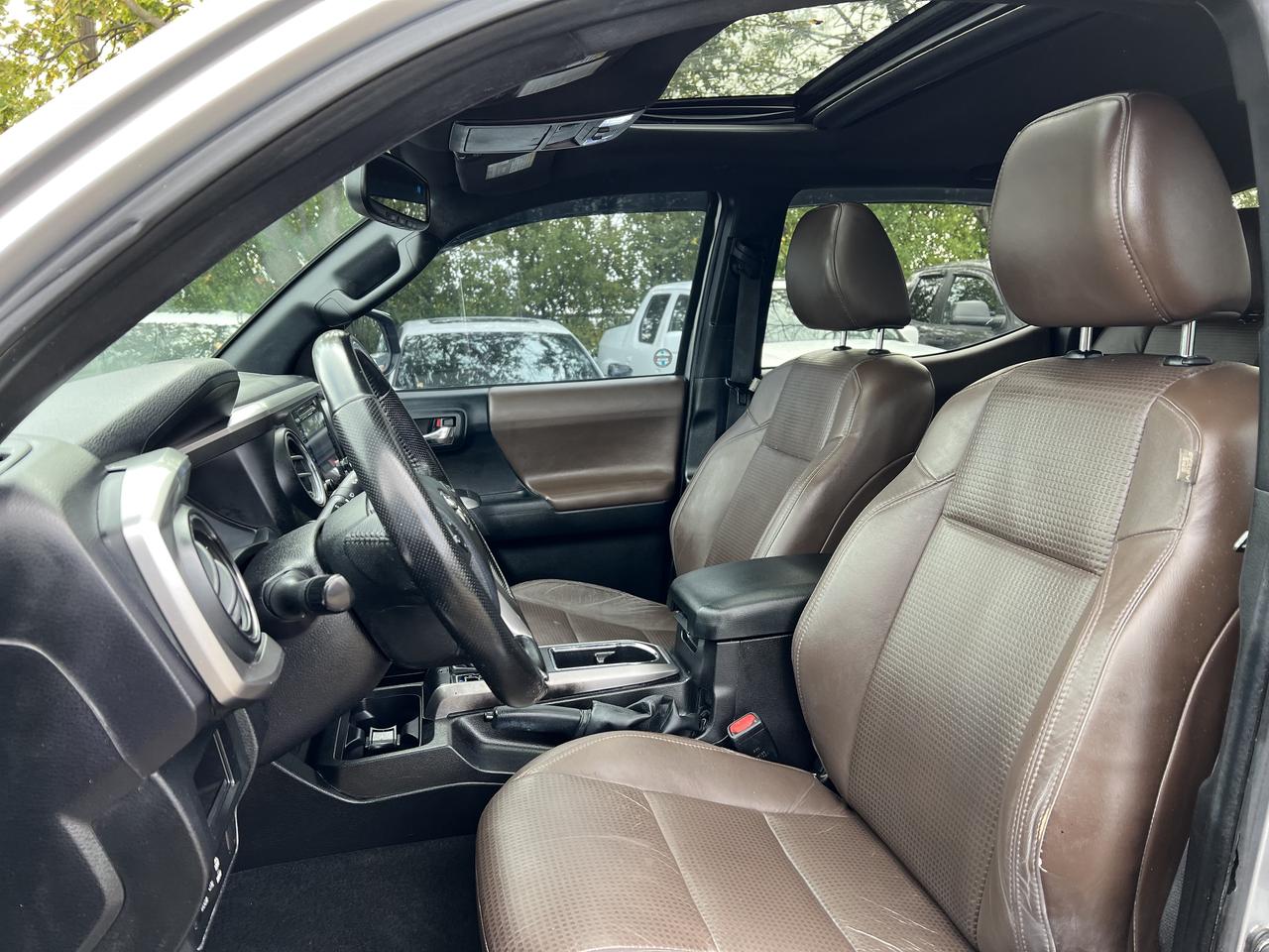 2016 Toyota Tacoma LIMITED Photo