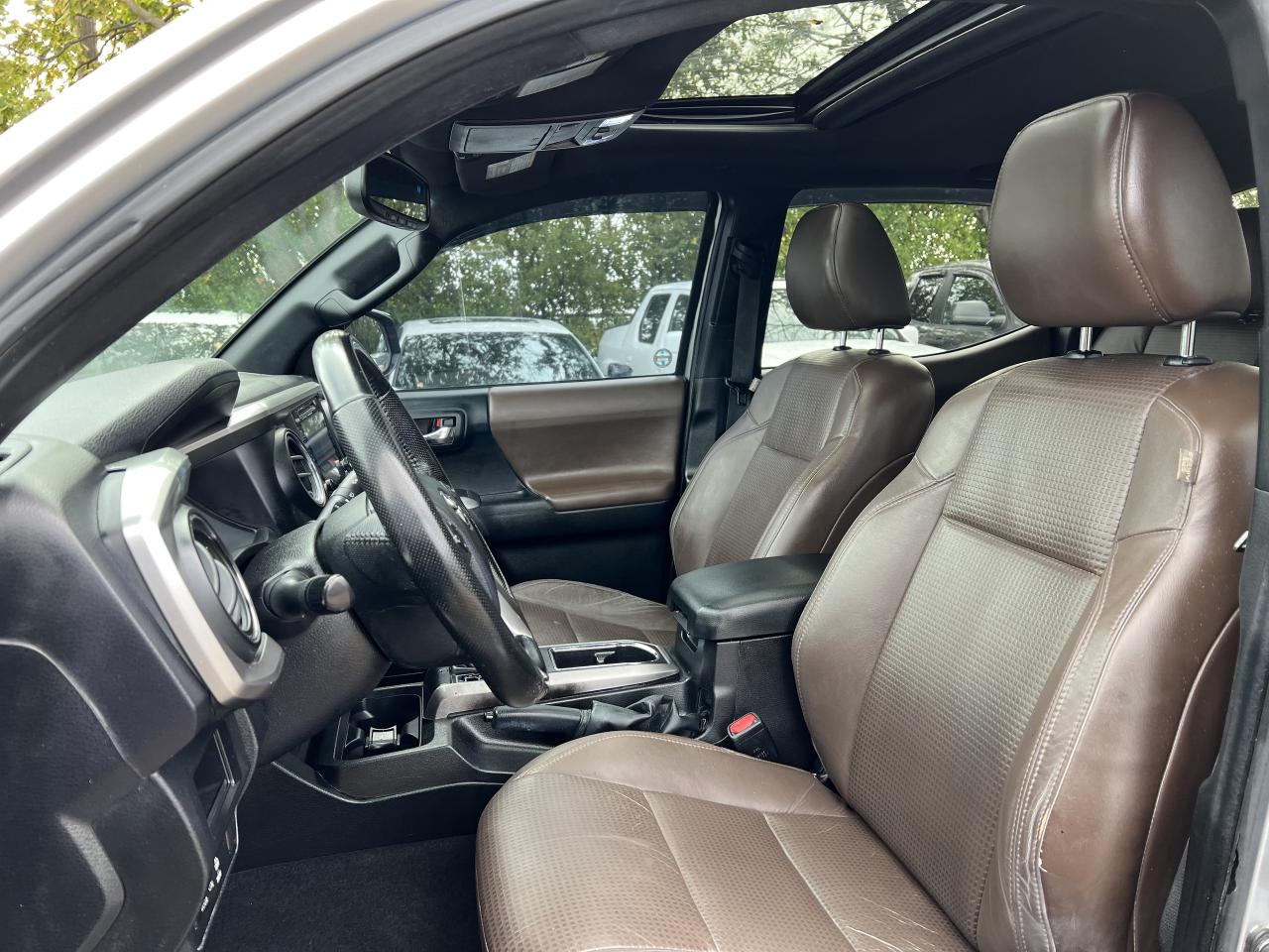 2016 Toyota Tacoma LIMITED Photo