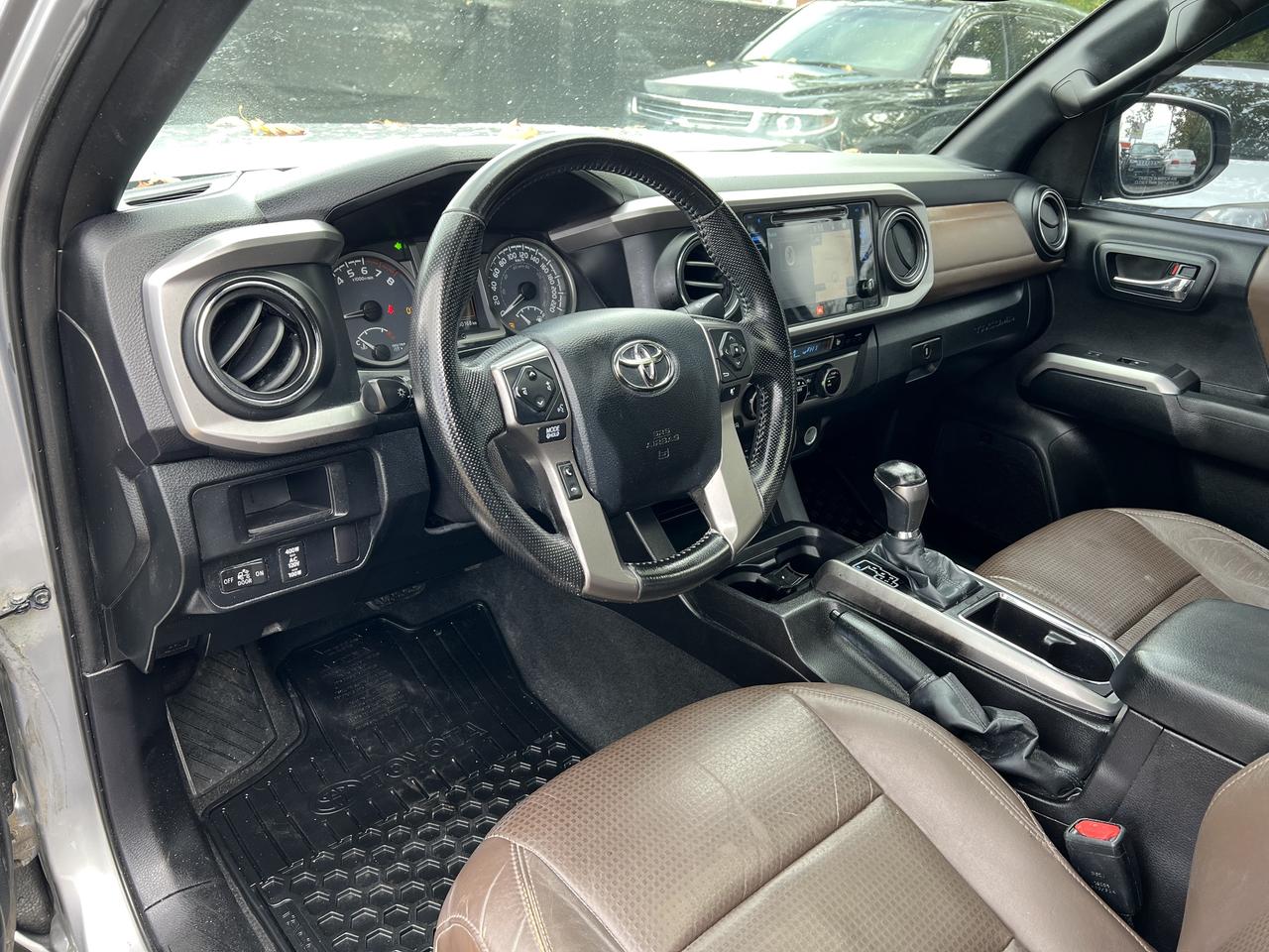2016 Toyota Tacoma LIMITED Photo