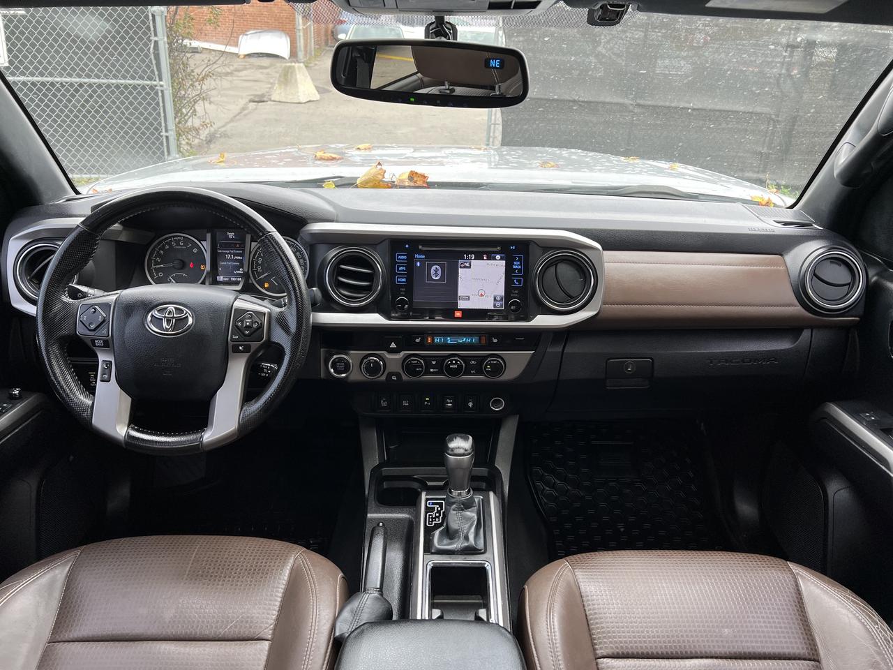 2016 Toyota Tacoma LIMITED Photo