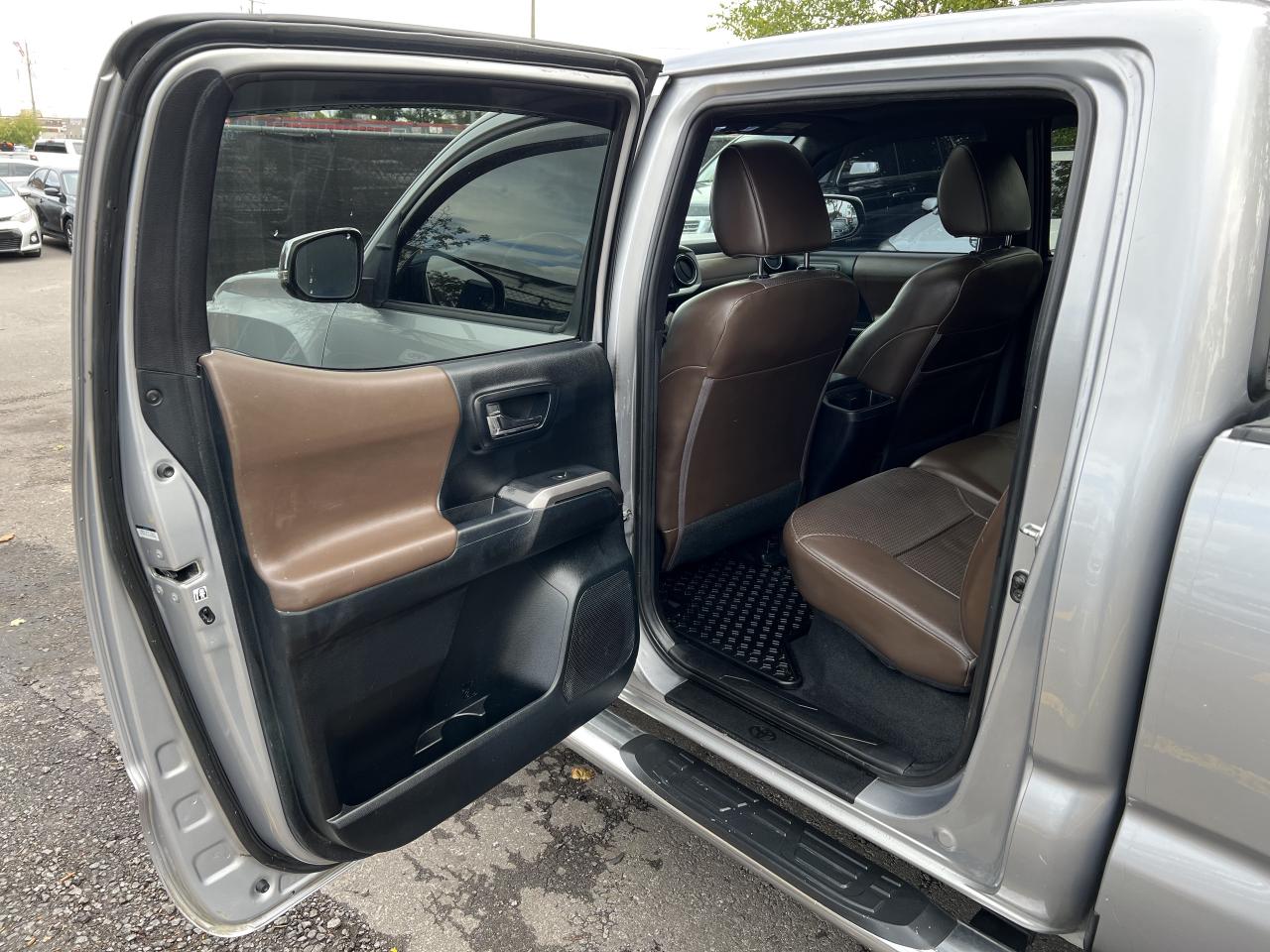 2016 Toyota Tacoma LIMITED Photo