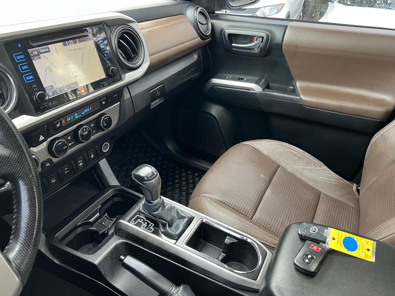 2016 Toyota Tacoma LIMITED Photo