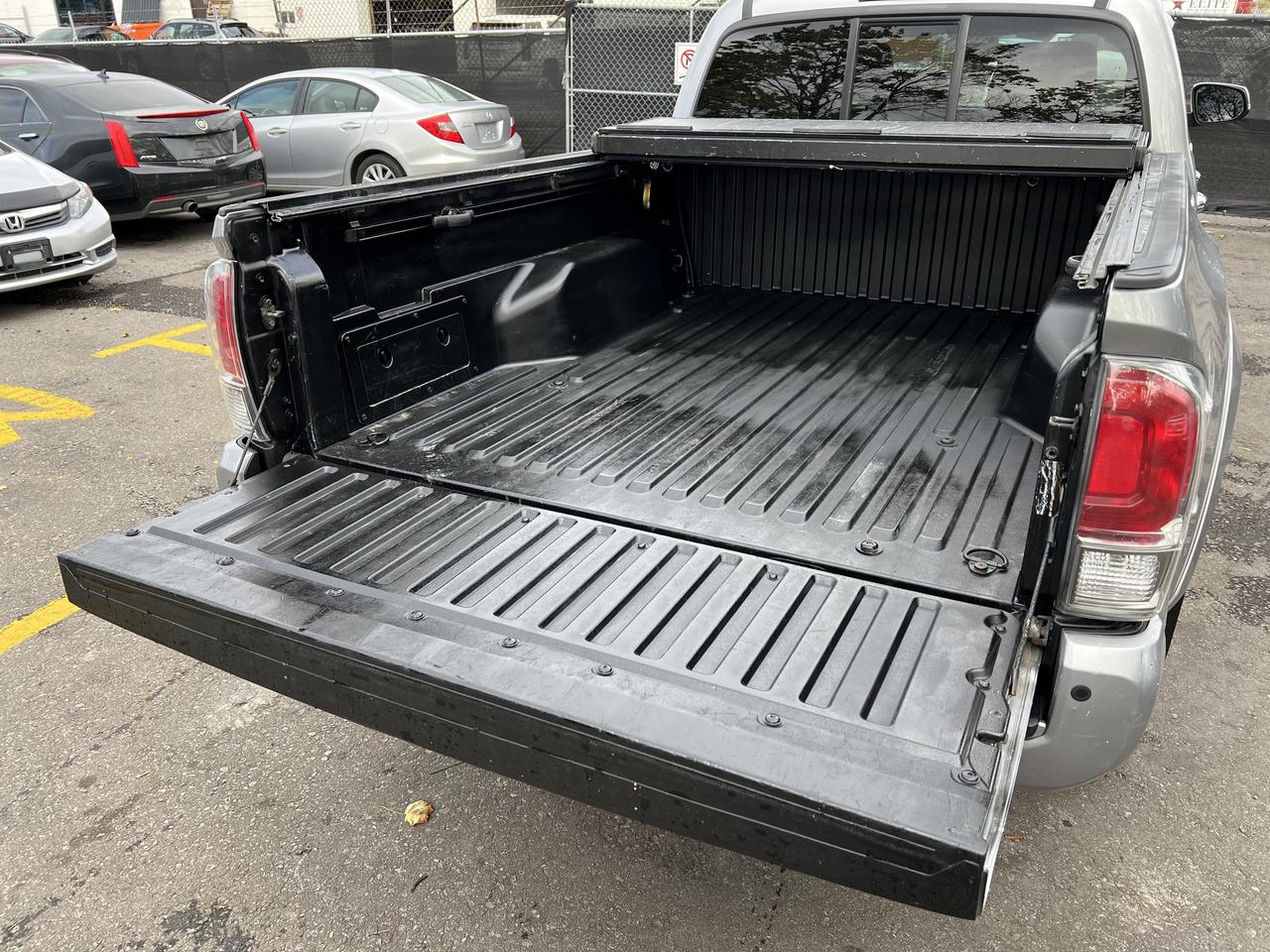 2016 Toyota Tacoma LIMITED Photo