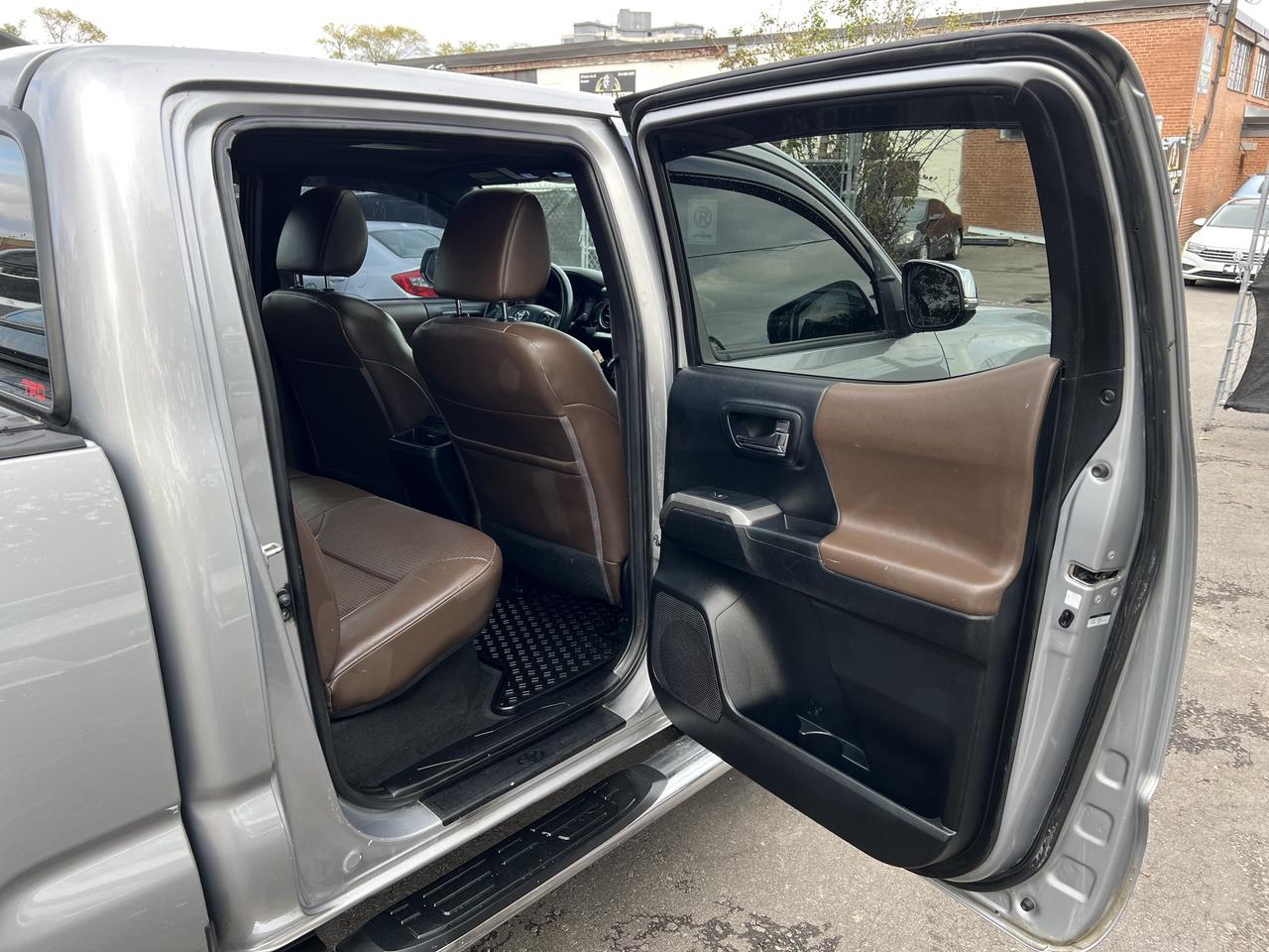 2016 Toyota Tacoma LIMITED Photo