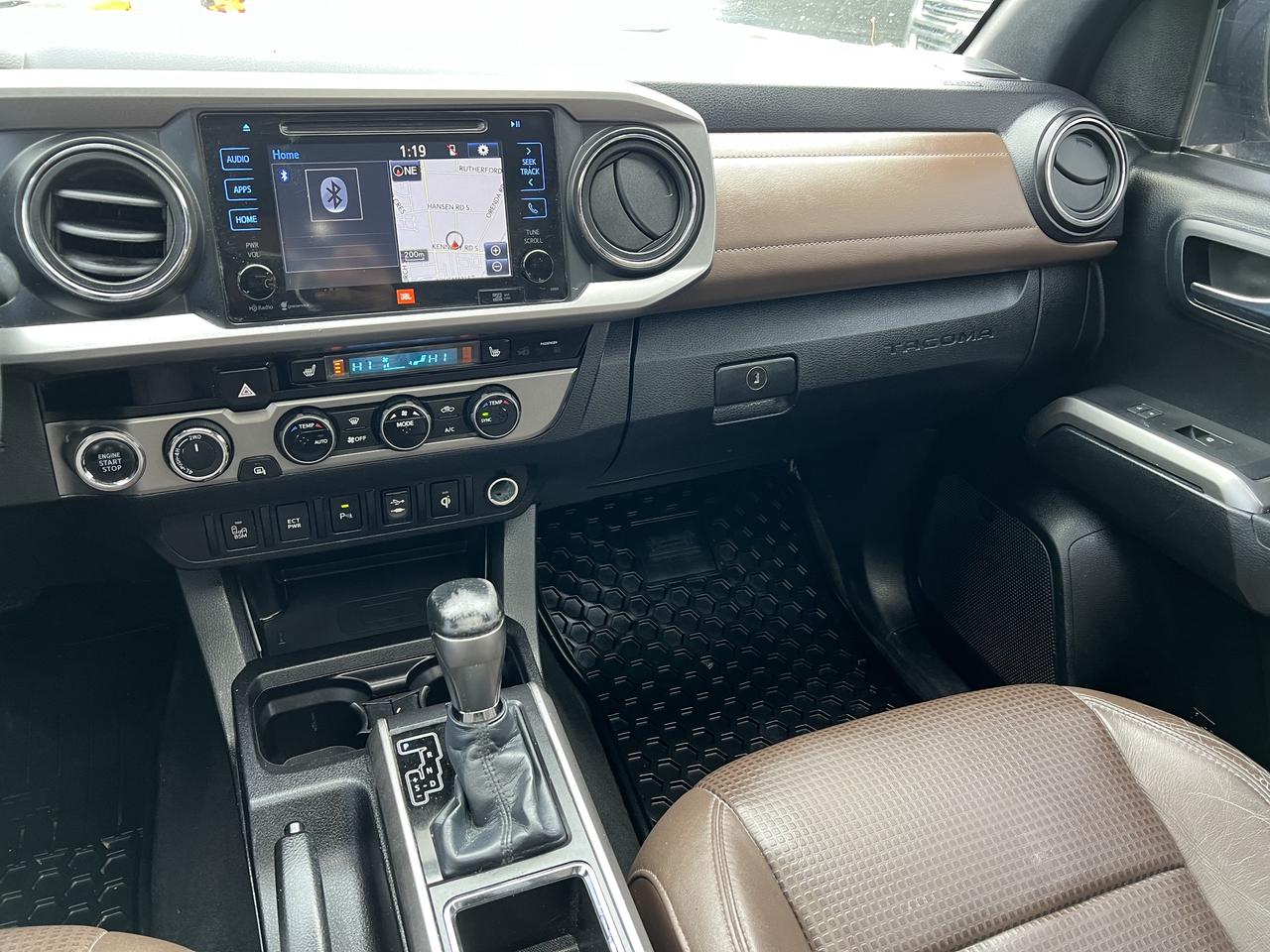 2016 Toyota Tacoma LIMITED Photo