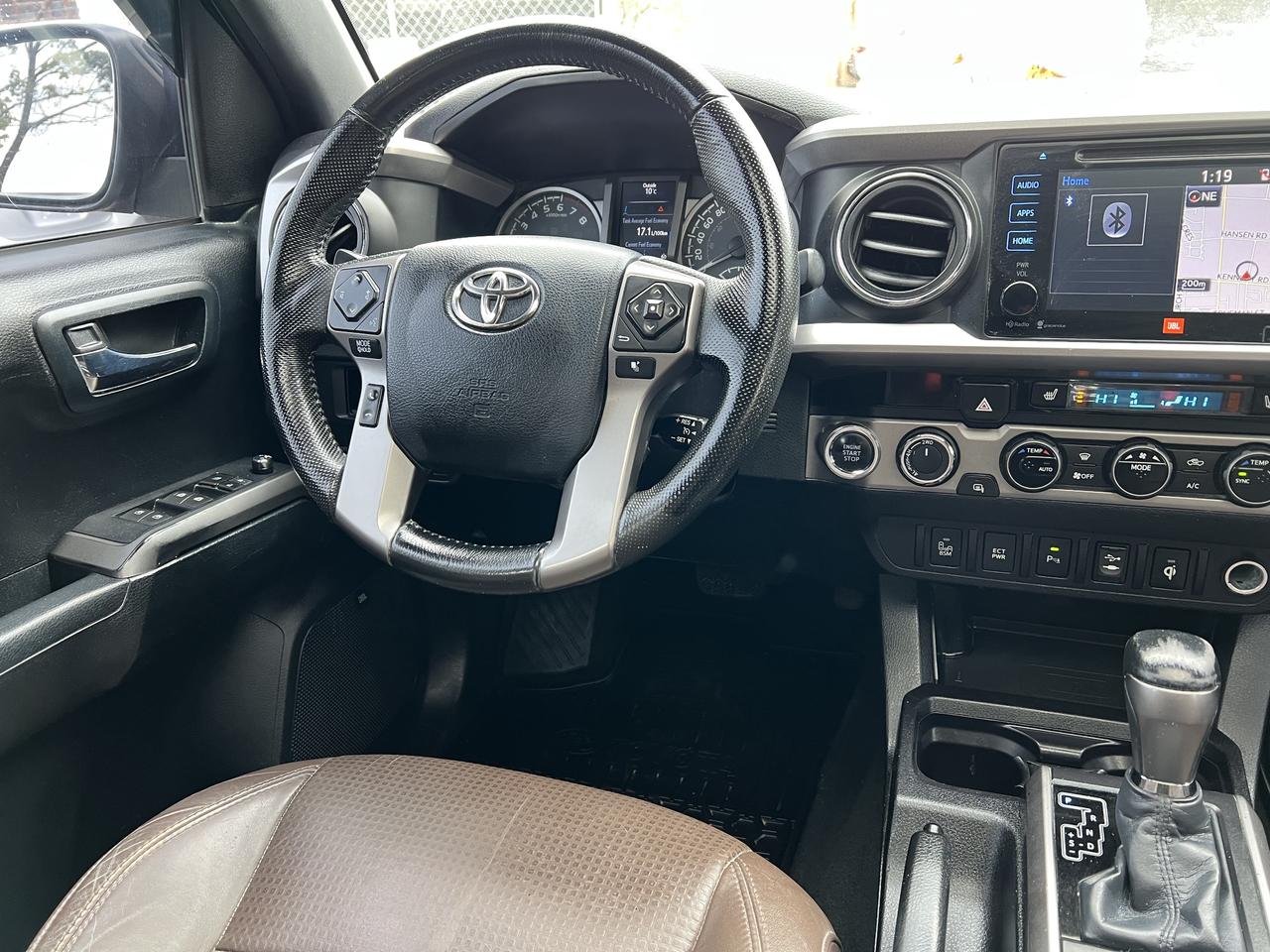 2016 Toyota Tacoma LIMITED Photo