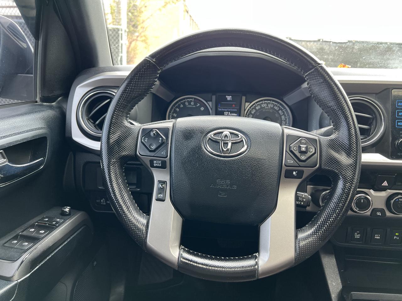 2016 Toyota Tacoma LIMITED Photo