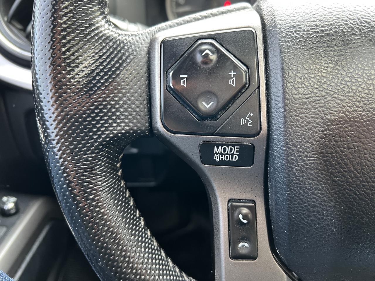 2016 Toyota Tacoma LIMITED Photo