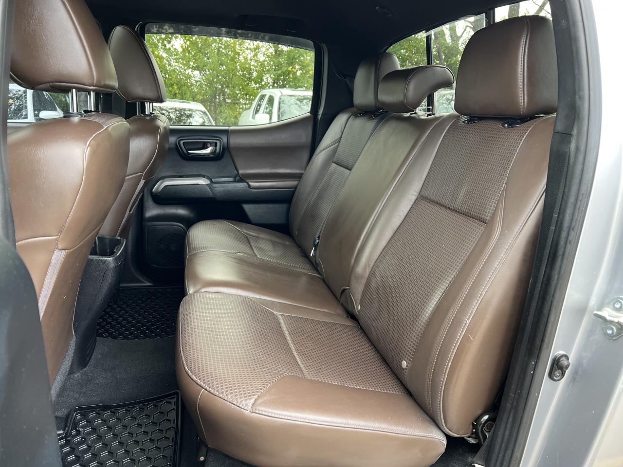 2016 Toyota Tacoma LIMITED Photo