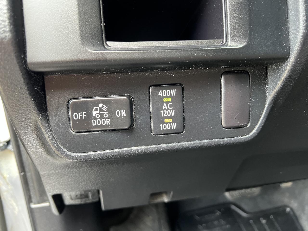 2016 Toyota Tacoma LIMITED Photo