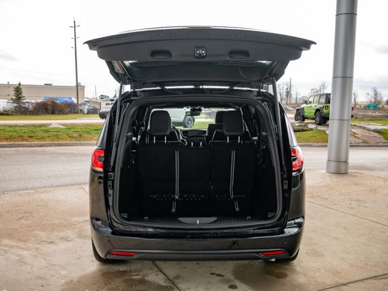 2026 Chrysler Pacifica Limited Photo