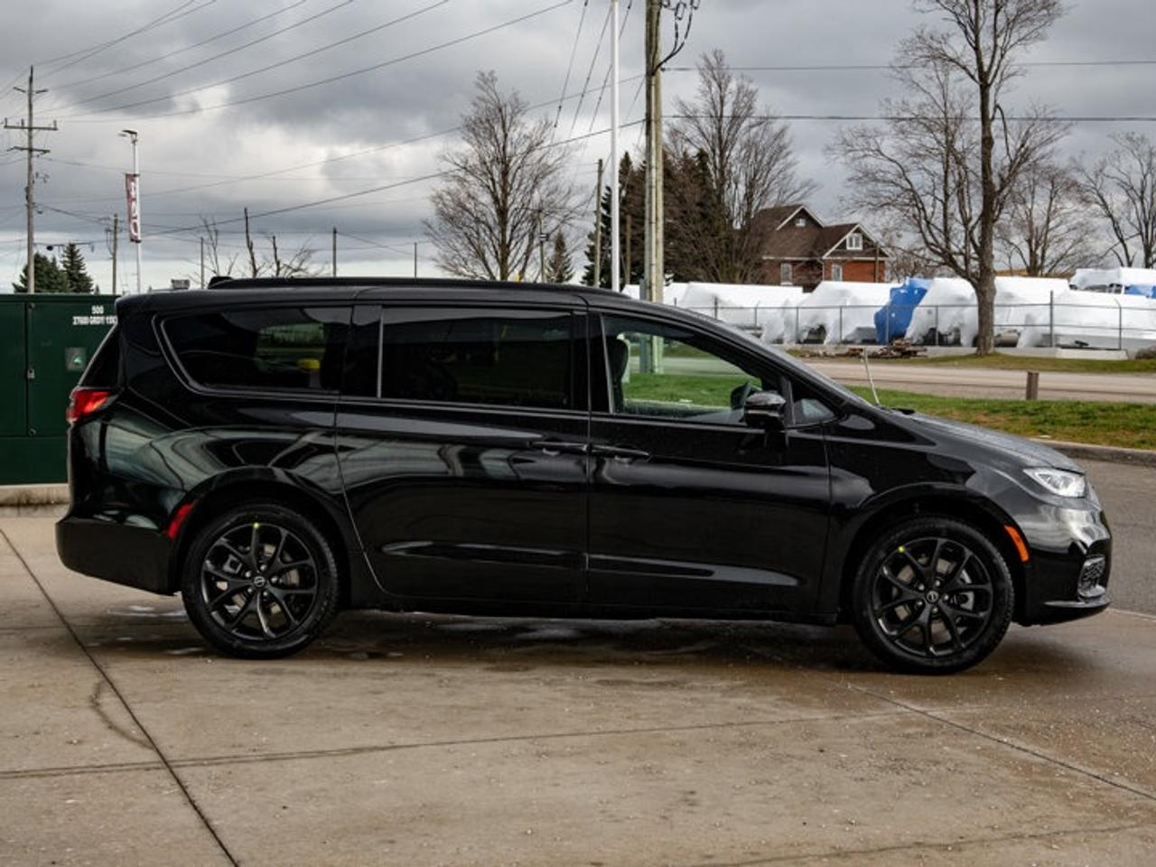 2026 Chrysler Pacifica Limited Photo